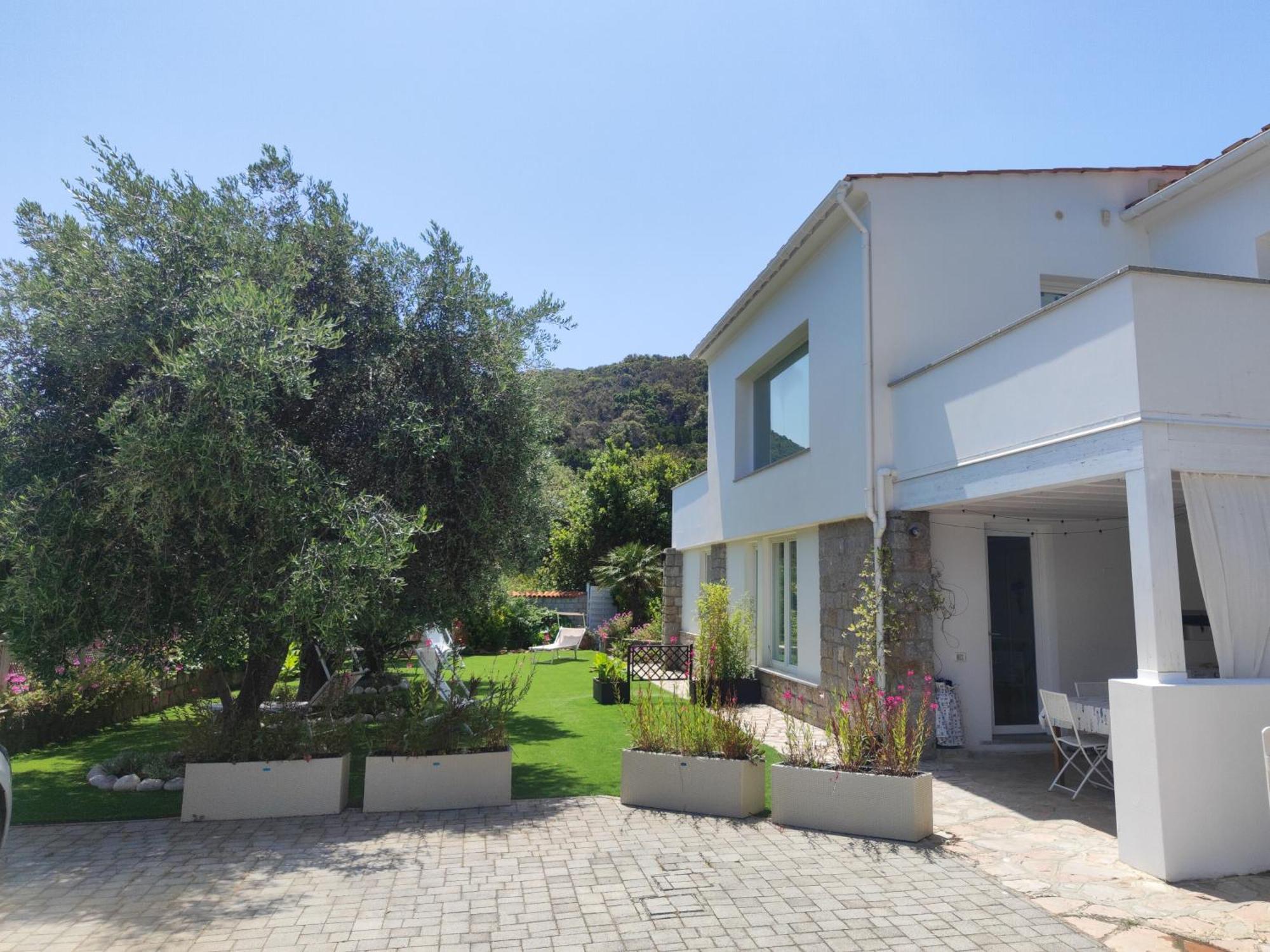 La Villa Procchio  Exterior photo